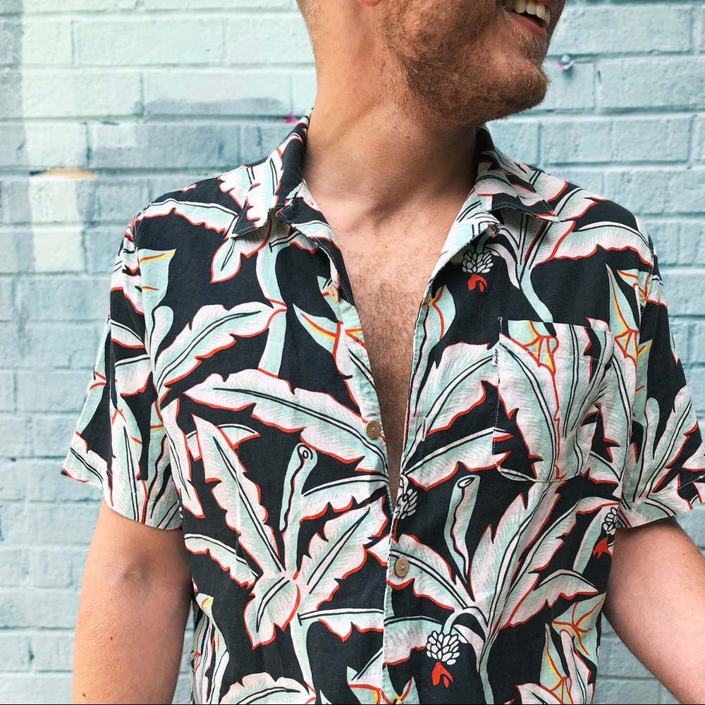 Levis Linen Black Mint Palm Button-Up Sold-out